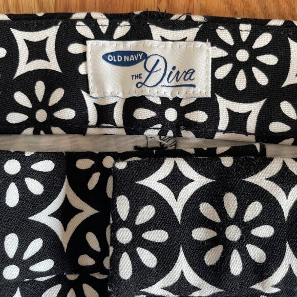 Old Navy The Diva Skinny Ankle Black White Flower Print Stretch Fit Pants 12R - Picture 6 of 15